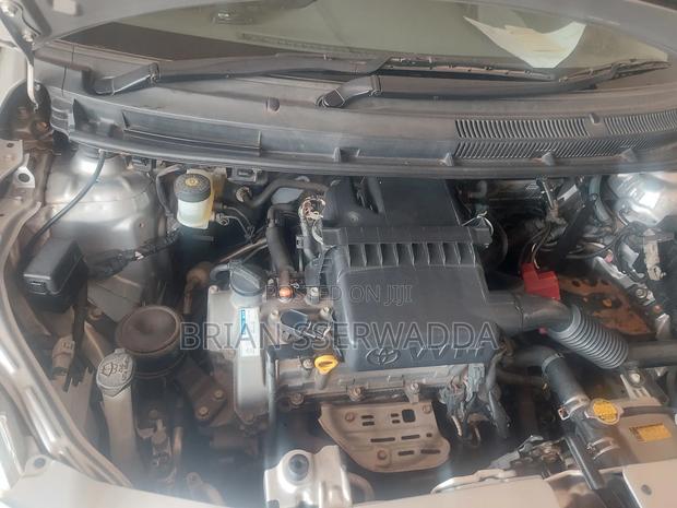 Toyota Belta 2011 Silver