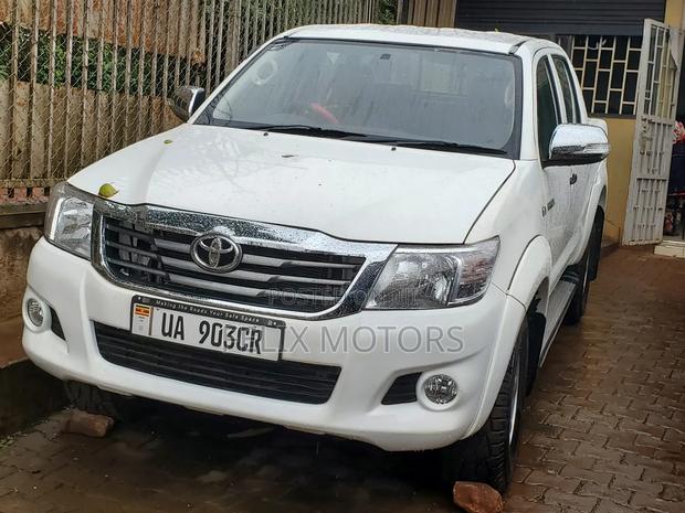 Toyota Hilux 2009 White