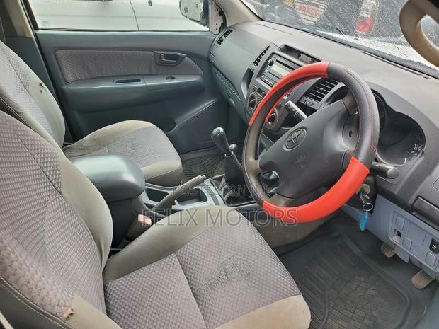 Toyota Hilux 2009 White