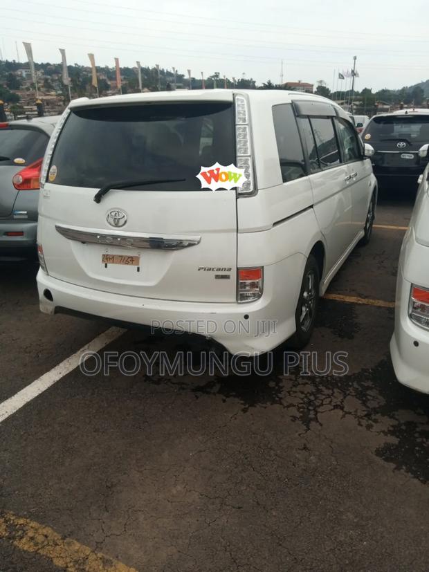 Toyota ISIS 1.8 Platana 2WD 2013 White