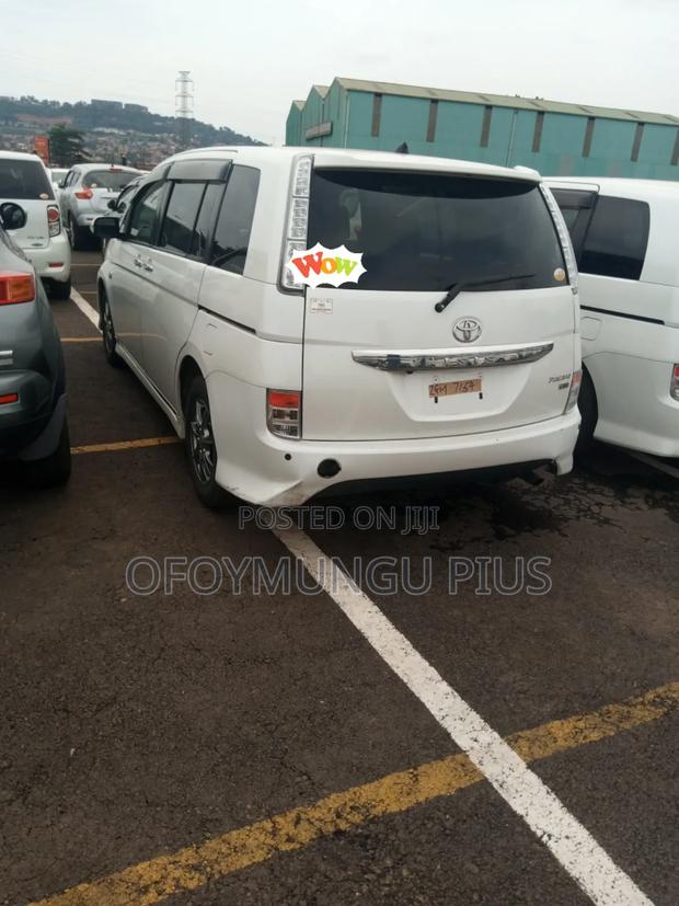 Toyota ISIS 1.8 Platana 2WD 2013 White