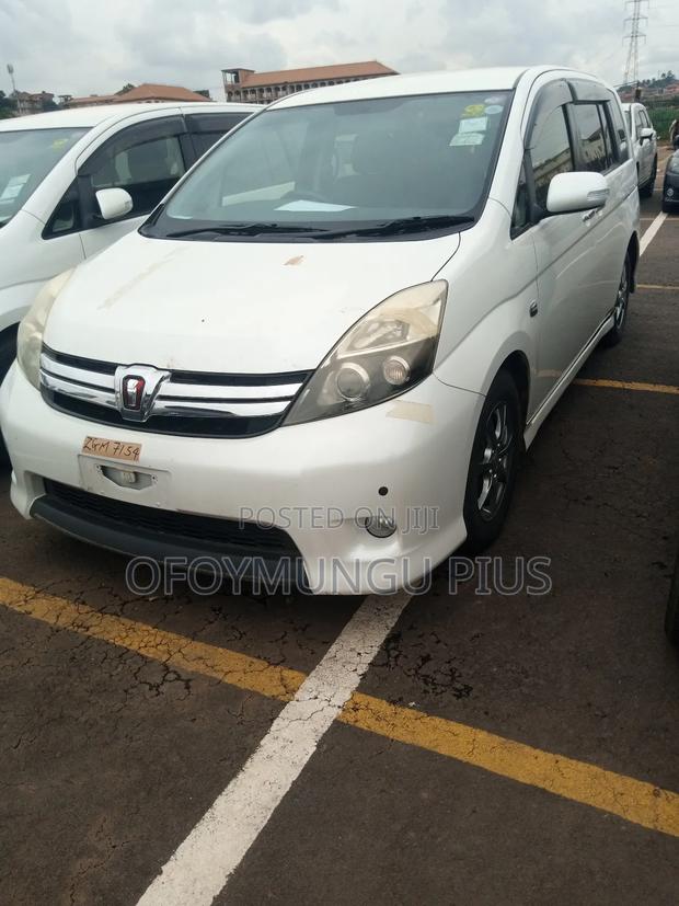 Toyota ISIS 1.8 Platana 2WD 2013 White