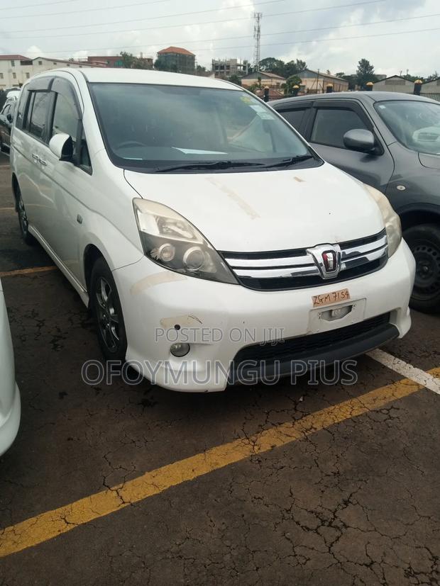 Toyota ISIS 1.8 Platana 2WD 2013 White