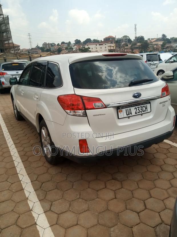 Subaru Outback 2011 White