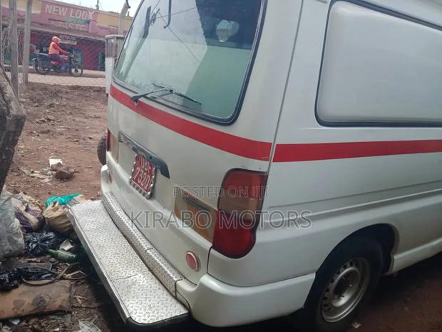 Toyota HiAce 1998 White