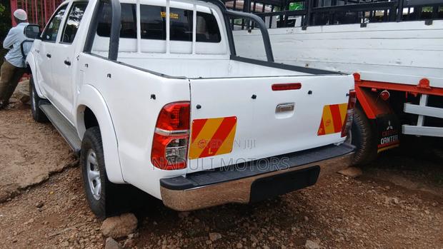 Toyota Hilux 2006 White