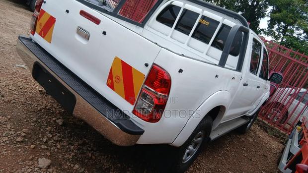 Toyota Hilux 2006 White