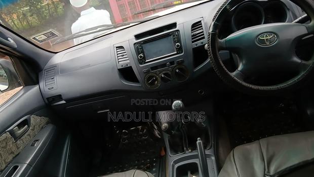 Toyota Hilux 2006 White