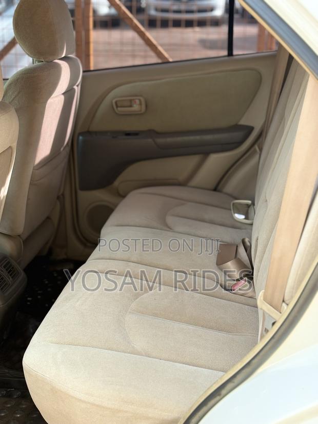 Toyota Harrier 2.2 16V 2002 White