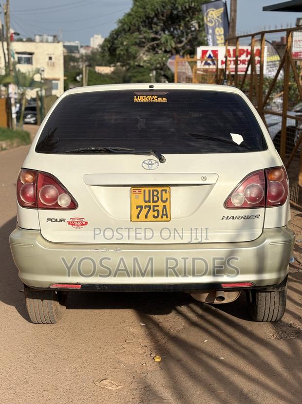 Toyota Harrier 2.2 16V 2002 White