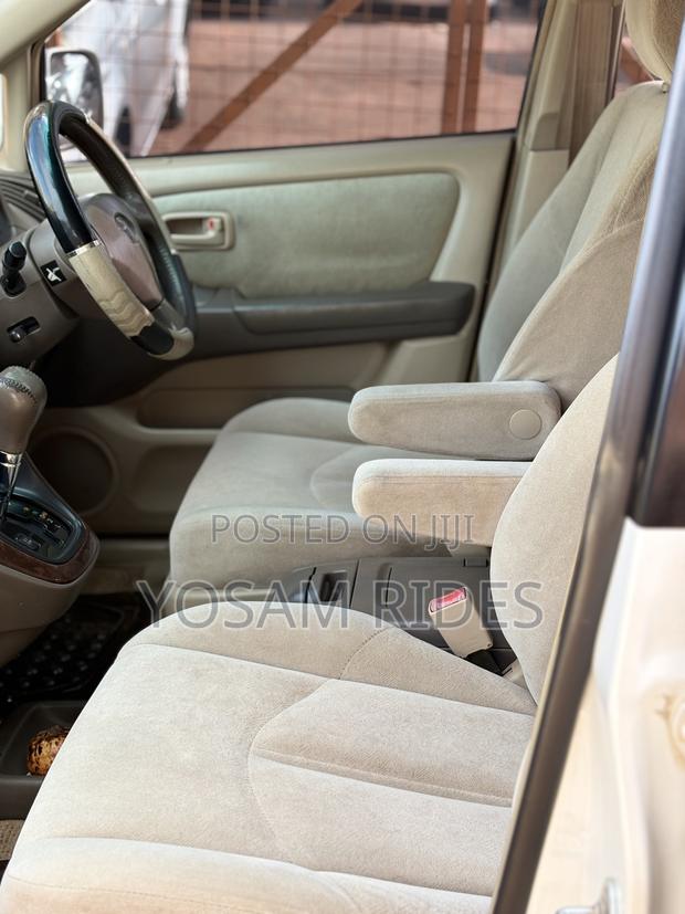 Toyota Harrier 2.2 16V 2002 White