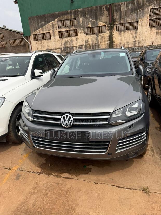 Volkswagen Touareg 2014 Gray