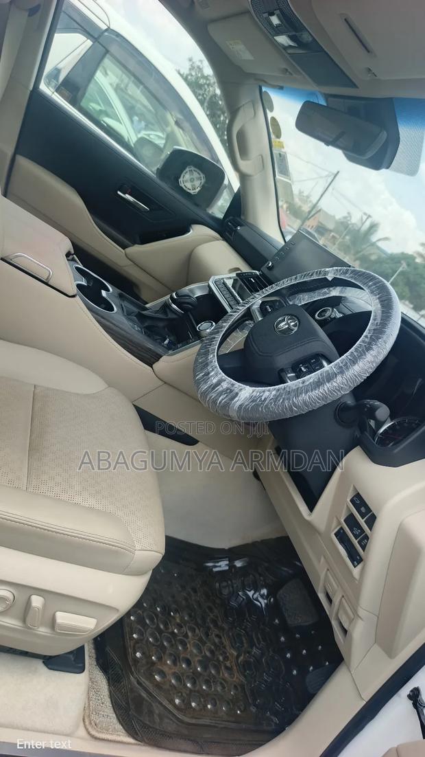 Toyota Land Cruiser Prado 2.4 Petrol 2024 White