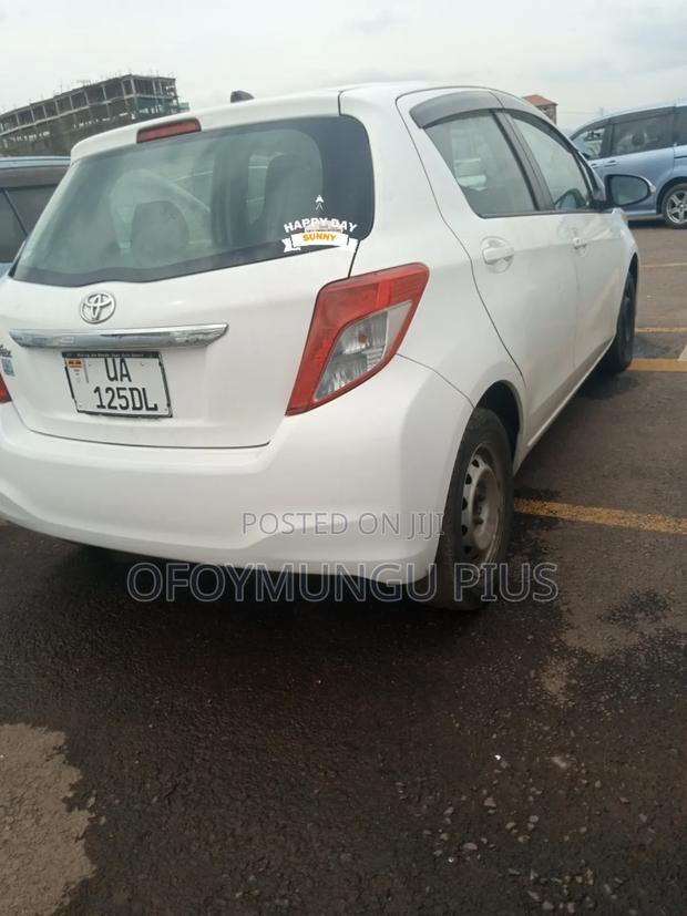 Toyota Vitz 2011 Pearl