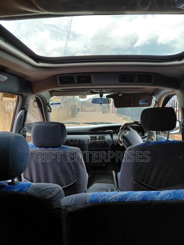 Toyota Noah 2.0 FWD (8 Seater) 2001 White