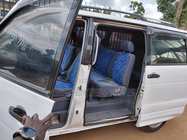 Toyota Noah 2.0 FWD (8 Seater) 2001 White
