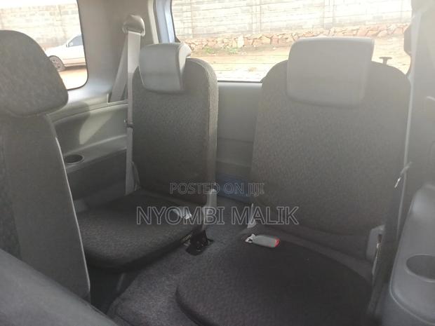 Toyota Sienta 2011 Blue