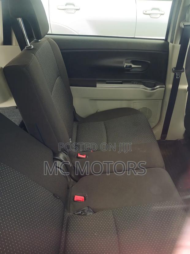 Toyota Passo Sette 1.5 AWD 2010 White