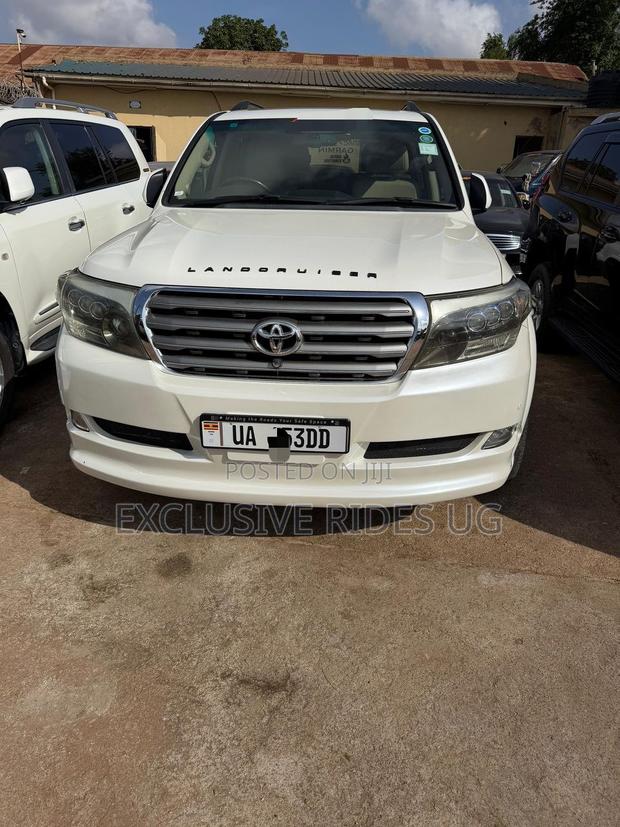 Toyota Land Cruiser 2015 White