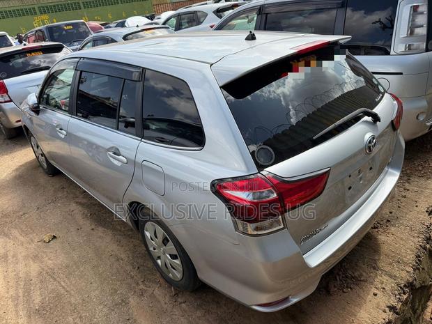 Toyota Corolla Fielder 1.5 Hybrid FWD 2017 Silver