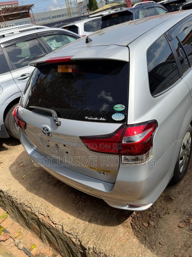 Toyota Corolla Fielder 1.5 Hybrid FWD 2017 Silver
