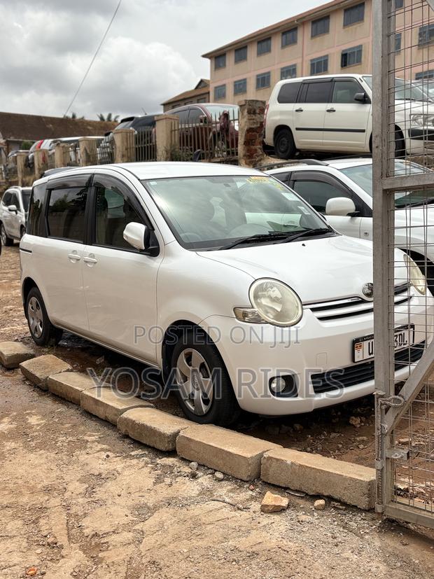 Toyota Sienta 1.5 FWD 2008 White