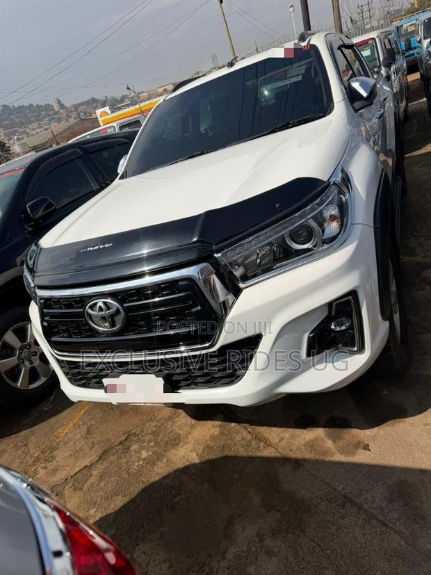 Toyota Hilux 2019 White