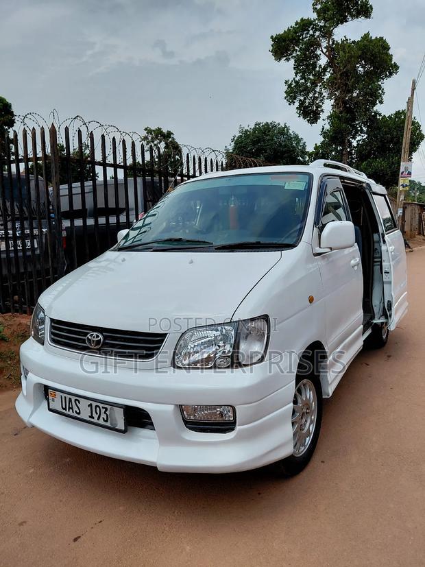 Toyota Noah 2001 White