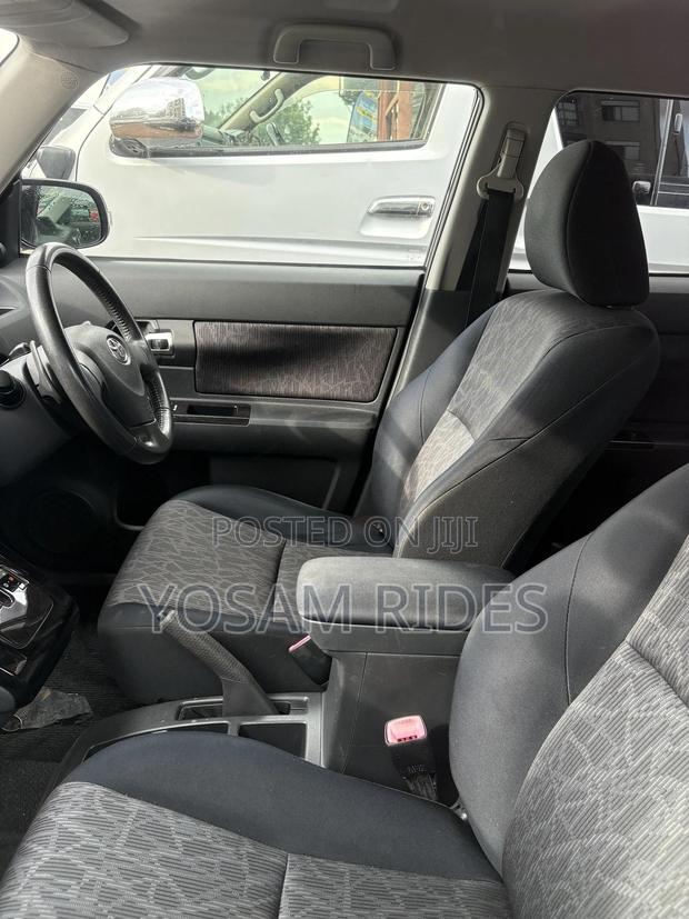 Toyota Corolla Rumion Hatchback 1.5 FWD 2012