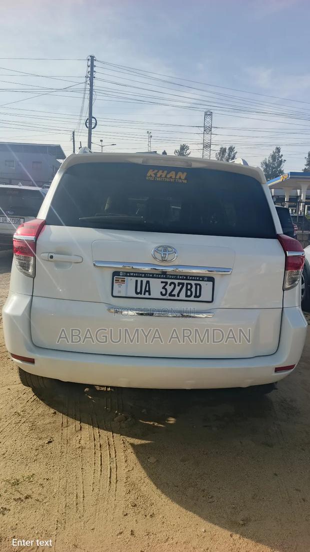 Toyota Vanguard 2011 White