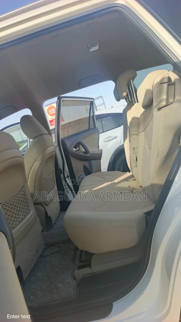 Toyota Vanguard 2011 White