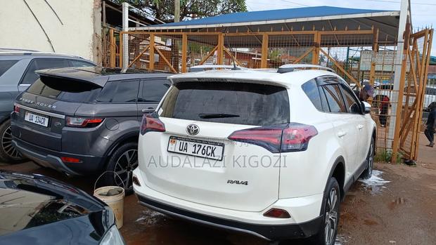 Toyota RAV4 2016 White