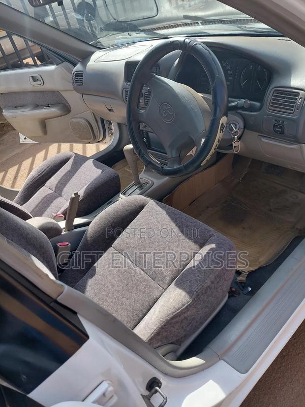 Toyota Corolla Sedan 2001 White