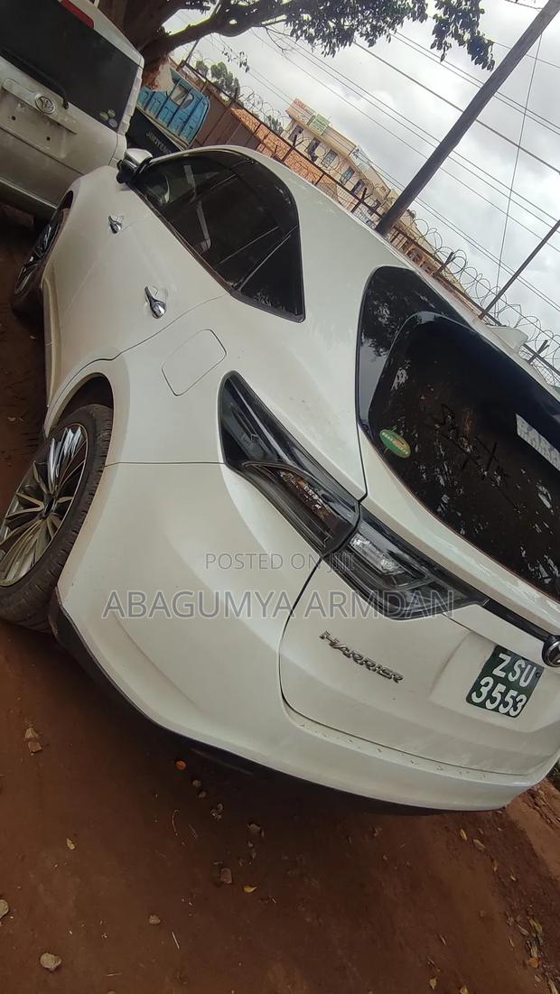 Toyota Harrier 2.0 2016 White
