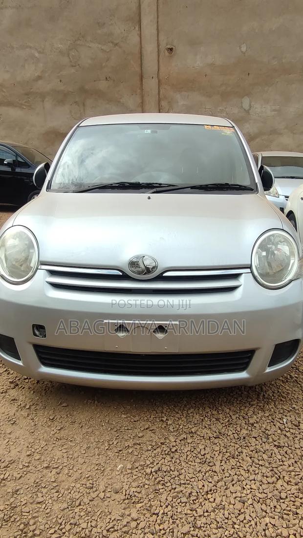 Toyota Sienta 1.5 AWD 2010 Silver
