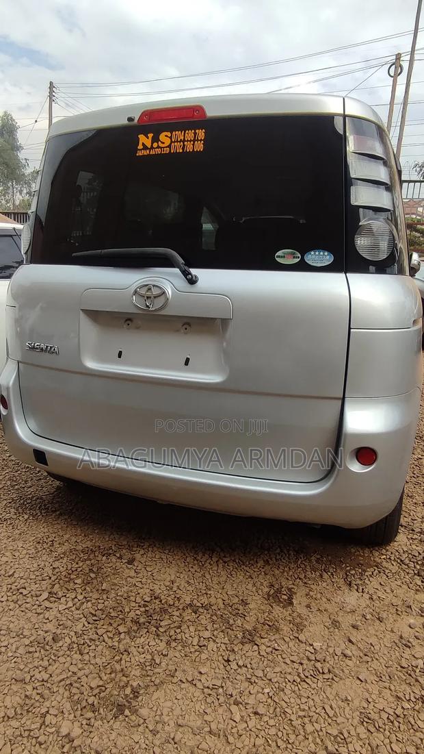 Toyota Sienta 1.5 AWD 2010 Silver