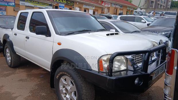 Nissan NP300 2011 White