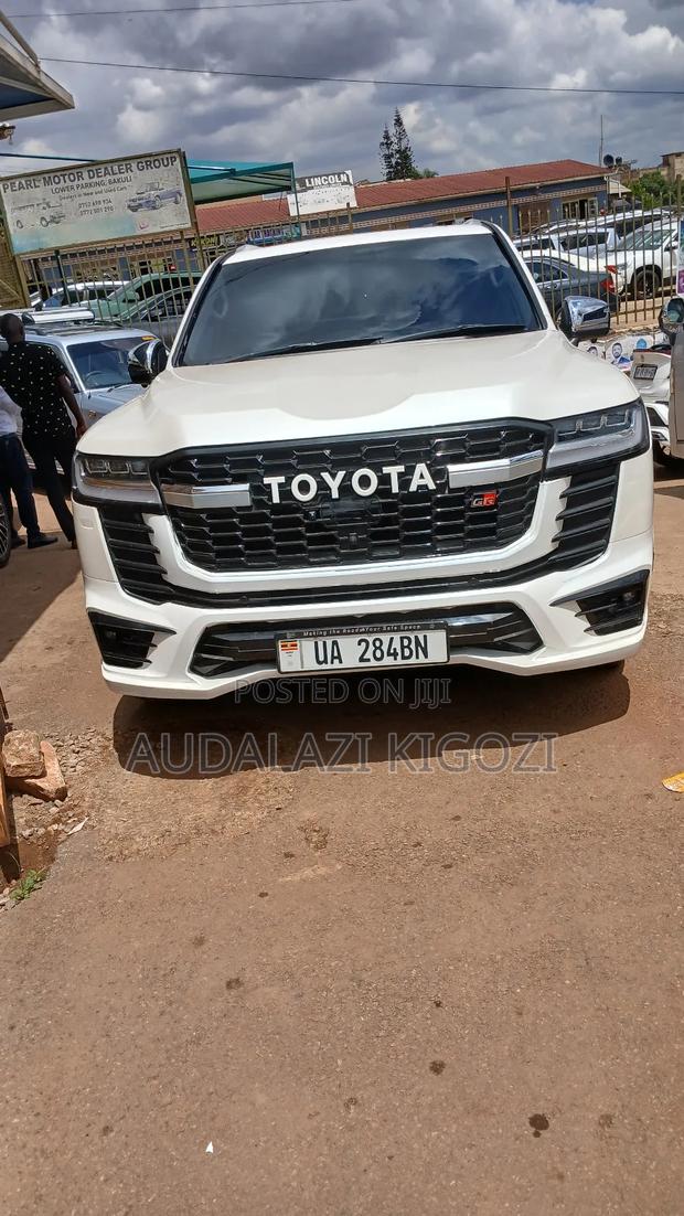 Toyota Land Cruiser 2022 White
