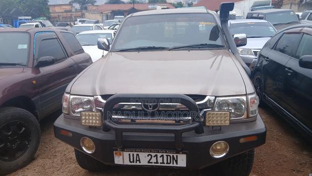 Toyota Hilux 2003 Gray