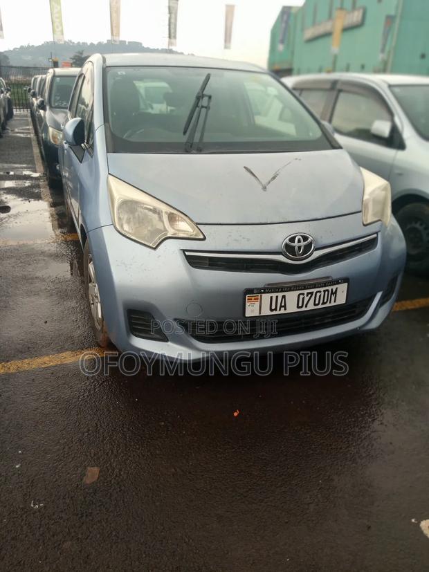 Toyota Ractis 2011 Blue
