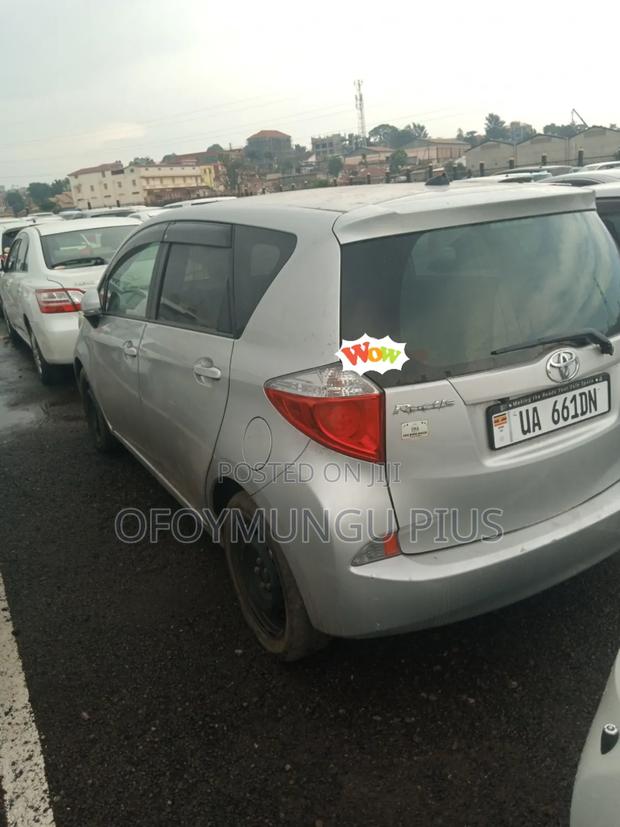 Toyota Ractis 2011 Silver
