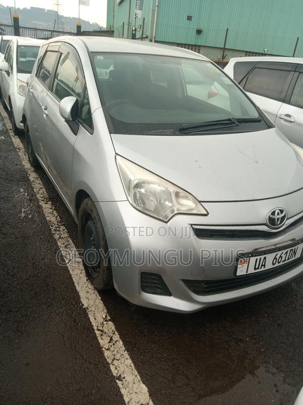 Toyota Ractis 2011 Silver