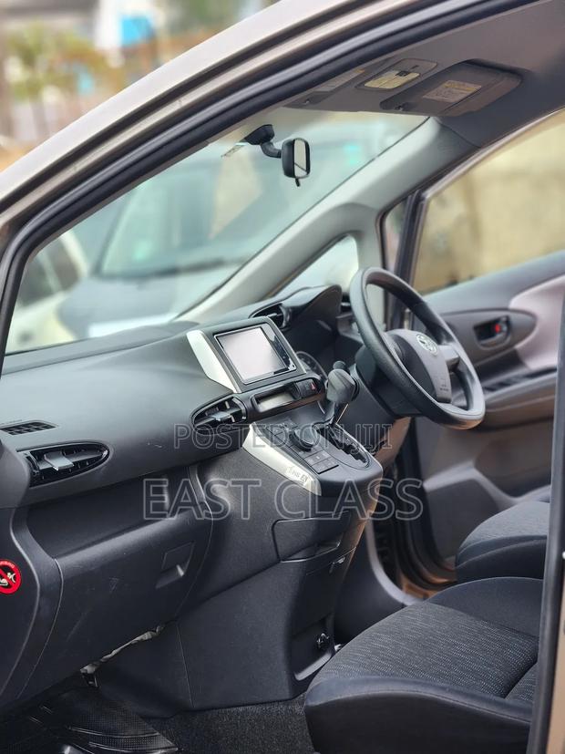 Toyota Wish 2011 Gray