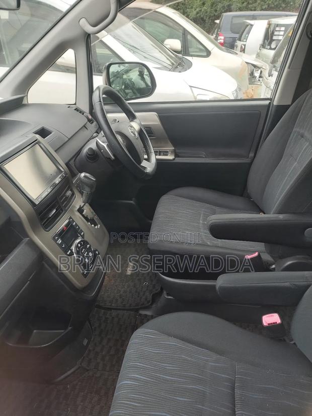 Toyota Noah 2010 Black