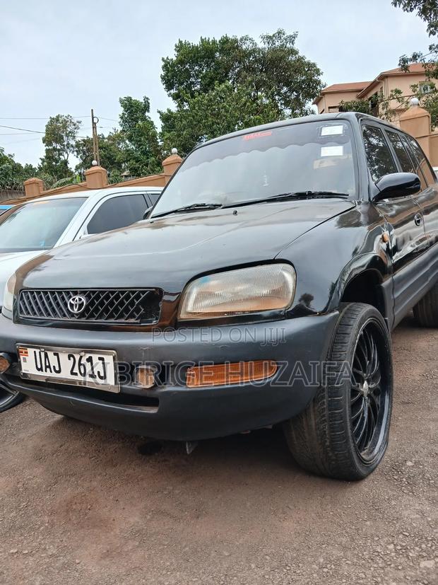 Toyota RAV4 1999 Black