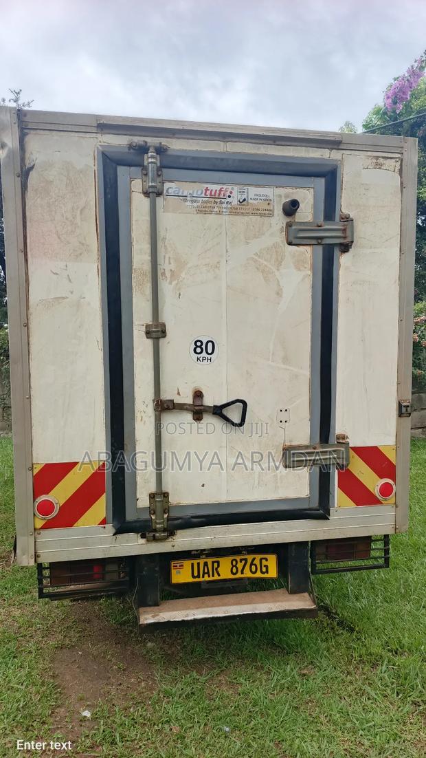 Isuzu ELF Truck 2009 White