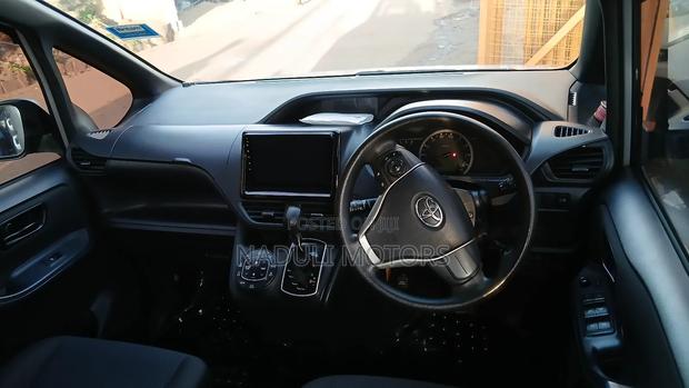 Toyota Noah 2016 Silver