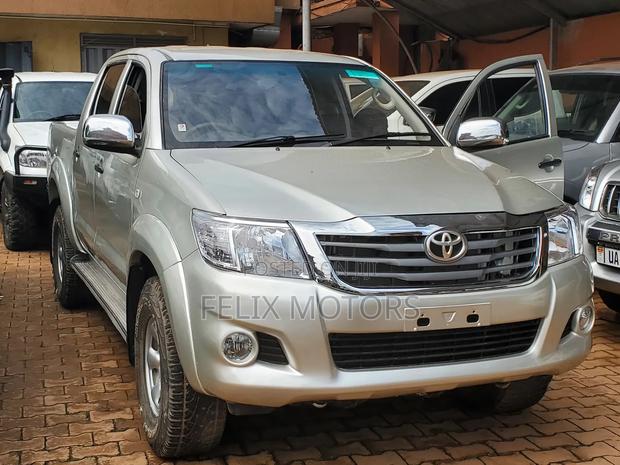 Toyota Hilux 2014 Gold