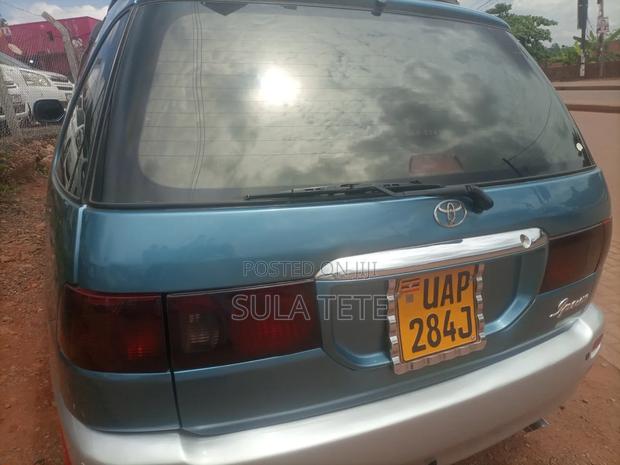 Toyota Ipsum 2000 Green