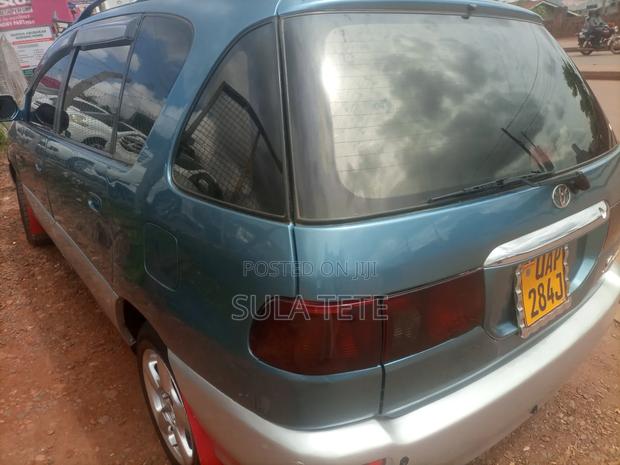 Toyota Ipsum 2000 Green